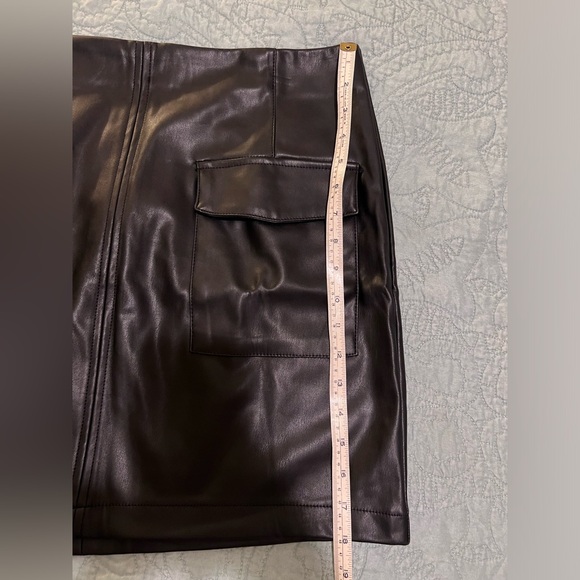 Vegan leather mini skirt - Picture 5 of 8